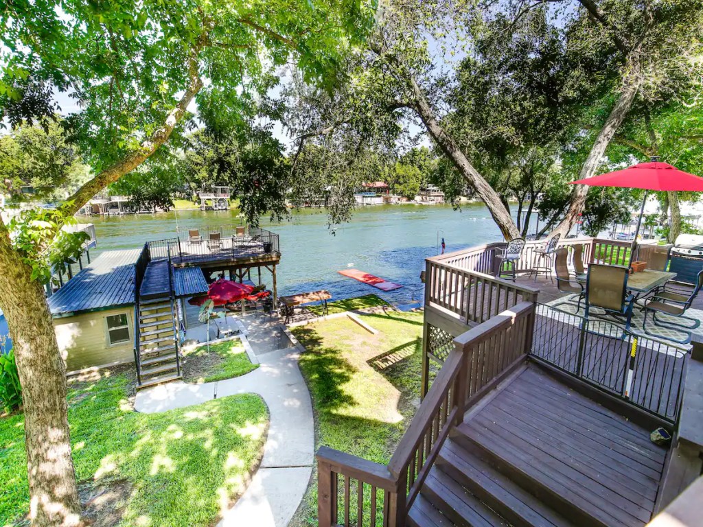 A backyard of one of the best Airbnbs in Austin