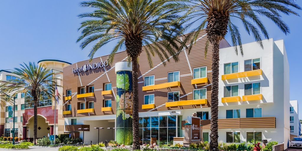 The Hotel Indigo Anaheim is one of the hotels with free parking near Disneyland