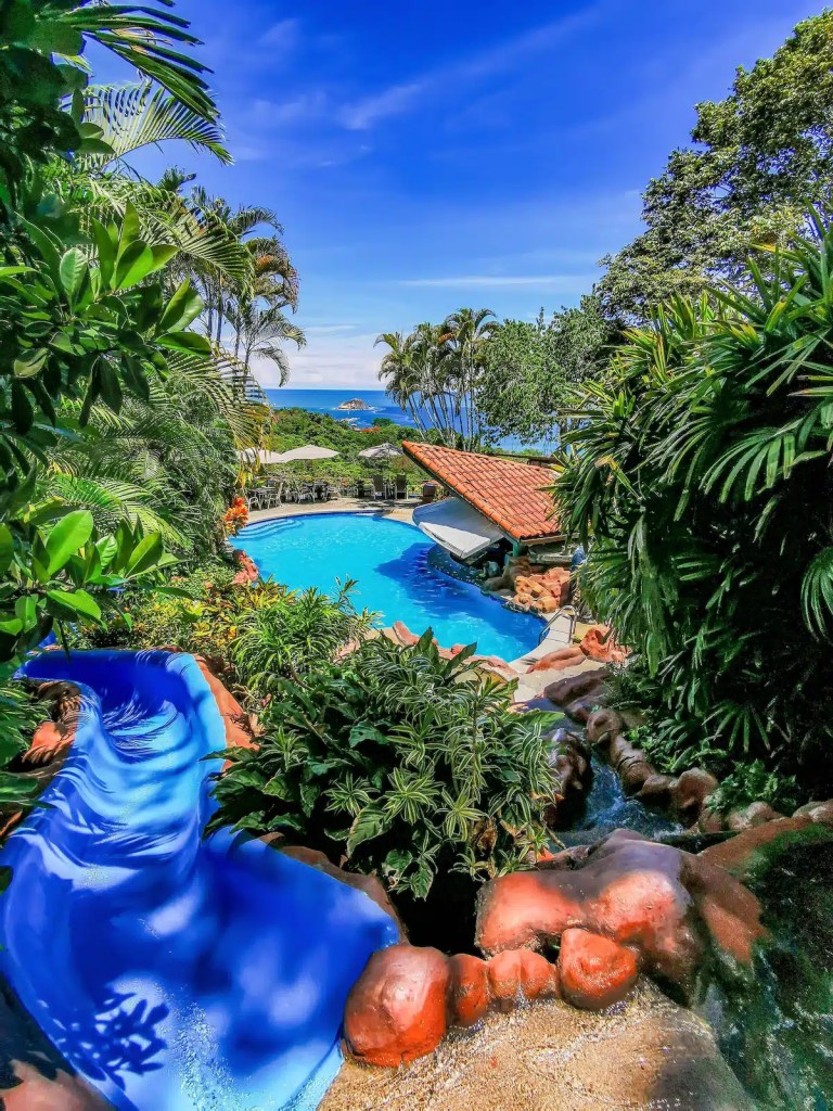 Si Como No is one of the best hotels for families in Manuel Antonio