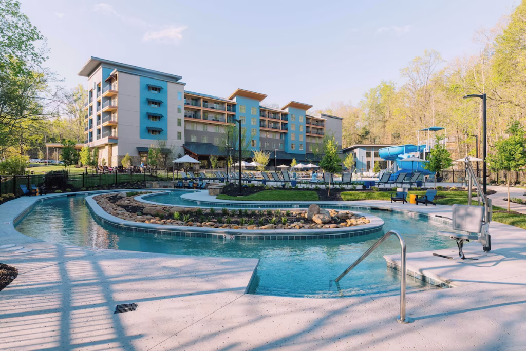 A family friendly hotel in Gatlinburg with lazy river and waterslide