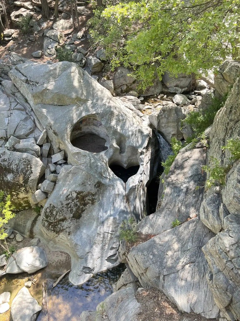 Hiking in Lake Arrowhead is a fun thing to do